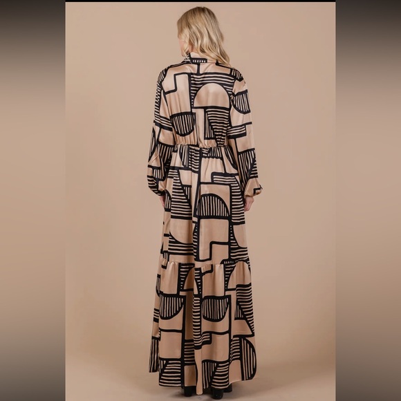 ✨LAST ONE✨Geometric Satin Print Long Sleeve Maxi - Picture 4 of 5